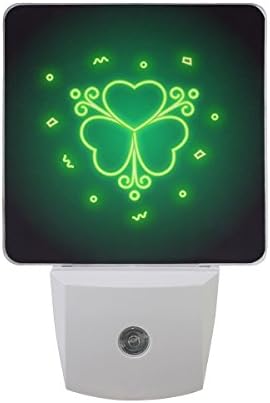 Naanle Set od 2 neonska užarena djetelina zelena Irska djetelina sa četiri lista znak St. Patrick's Day Auto senzor LED Dusk to Dawn