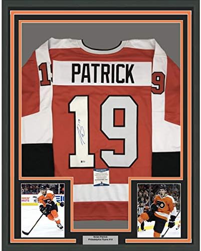 Uokvireni autogramirani / potpisan Nolan Patrick 33x42 Philadelphia Narančasto hokejsko dres Beckett Bas Coa